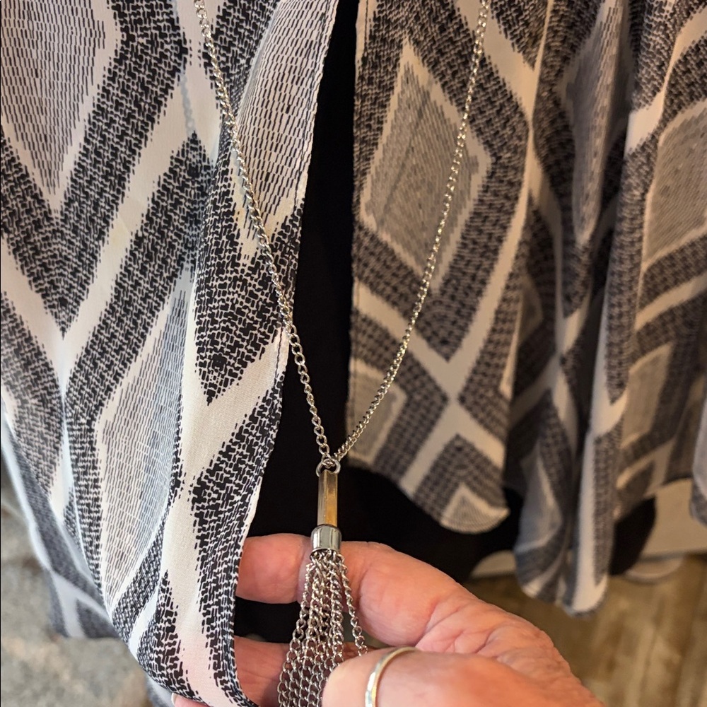 Iz Byer Black and White Diamond Pattern Blouse - Picture 4 of 4